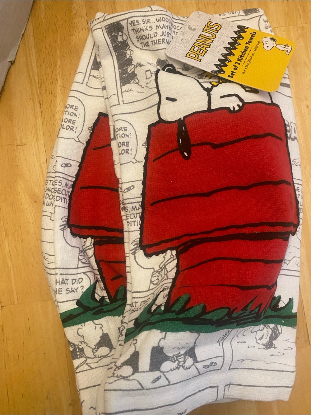 Peanuts Snoopy Red Doghouse Comic Strip kitchen towel set of 2 16x26 NWT - Picture 2 of 5
